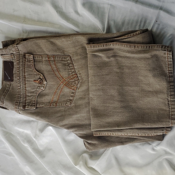 Knockout jeans light brown, relaxed fit, flap back pockets sz40x32 - Picture 3 of 3